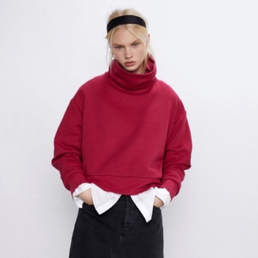 ZARA cropped sweatshirt in red